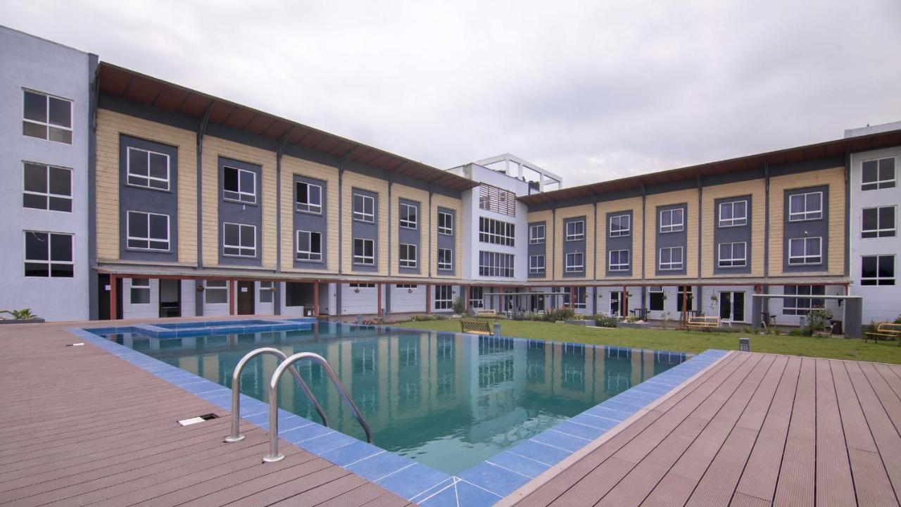 Eseriani The Resort 奈瓦沙 外观 照片