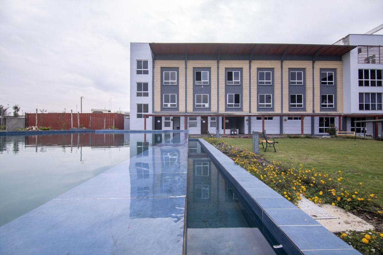 Eseriani The Resort 奈瓦沙 外观 照片